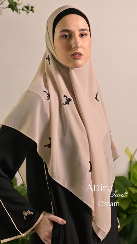 ATTIRA SCARF