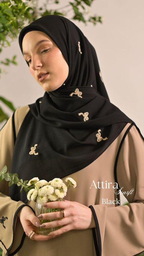 ATTIRA SCARF