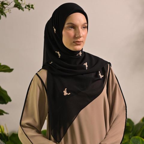ATTIRA SCARF 3