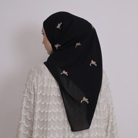 ATTIRA SCARF 3